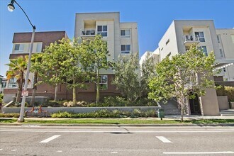 12655 Bluff Creek Dr in Los Angeles, CA - Building Photo - Building Photo