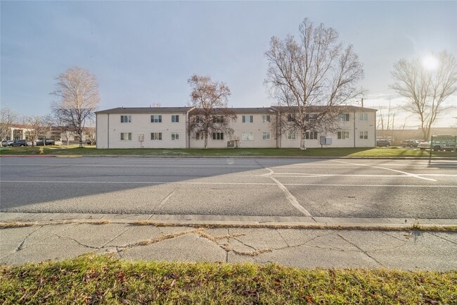 property at 424 E Dogwood Ave