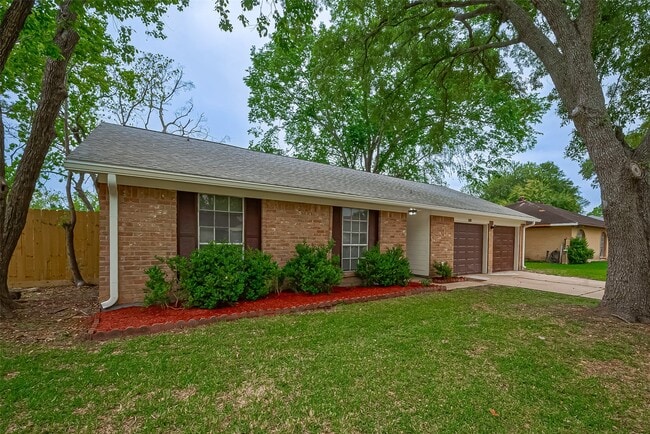 1612 Sleepy Hollow Dr in Pearland, TX - Building Photo - Building Photo