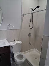 214-83 Jamaica Ave in Queens, NY - Building Photo - Building Photo