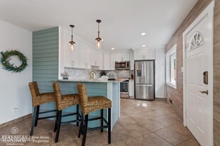 347 NJ-35 in Mantoloking, NJ - Building Photo