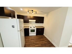 7012-194B 194b St in Surrey, BC - Building Photo - Building Photo