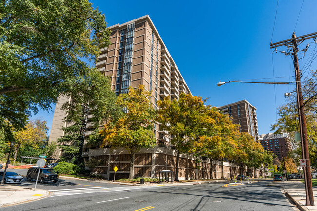 4620 N Park Ave in Chevy Chase, MD - Building Photo - Building Photo