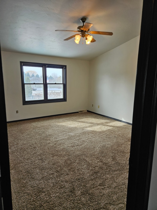 2646 Finger Rd in Green Bay, WI - Foto de edificio - Building Photo