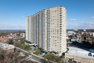 Mediterranean Towers West in Fort Lee, NJ - Building Photo - Building Photo