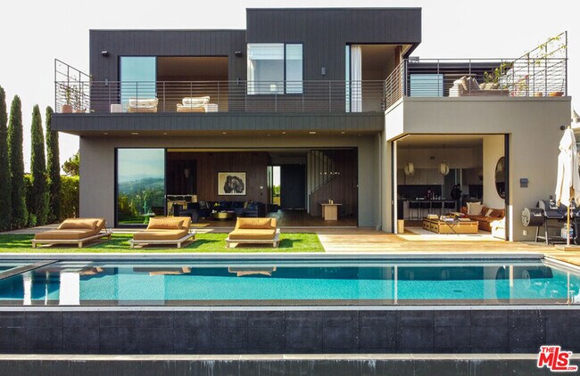 1030 Somera Rd in Los Angeles, CA - Building Photo - Building Photo