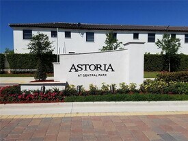 8883 NW 102nd Pl in Doral, FL - Building Photo