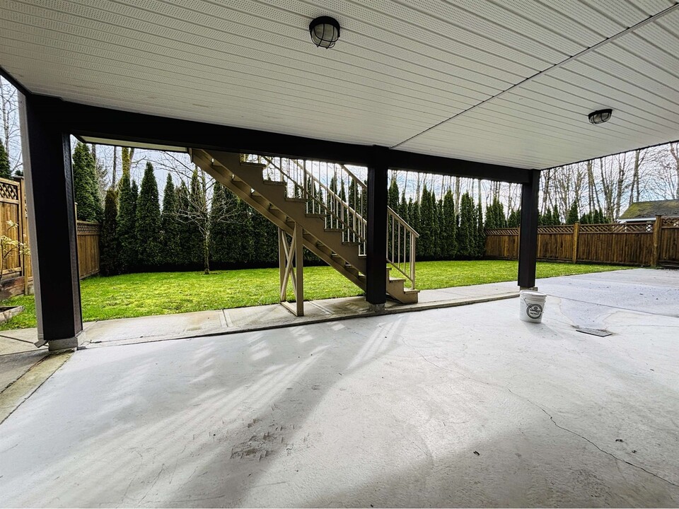 15570 76a Ave in Surrey, BC - Building Photo
