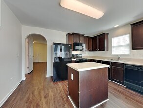 2718 Quail Oaks Dr in Greensboro, NC - Building Photo - Building Photo