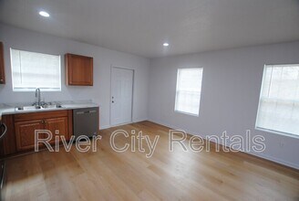 5621 Overlook Dr E in Keystone Heights, FL - Foto de edificio - Building Photo