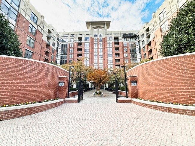 property at 1021 N Garfield St