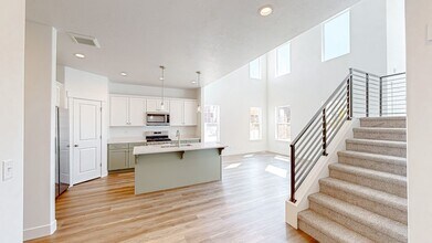 1583 Stark Dr in Saratoga Springs, UT - Foto de edificio - Building Photo