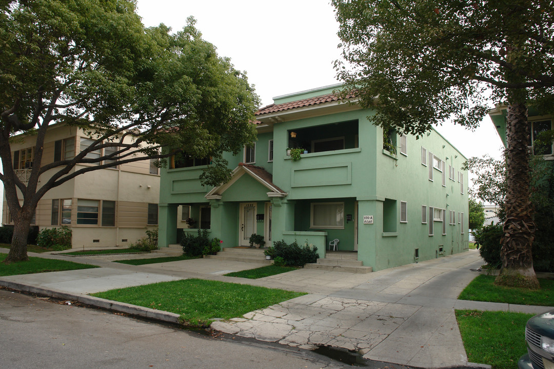 106 E Lomita Ave in Glendale, CA - Building Photo