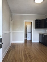 2852 N Oakland Ave, Unit #2 in Milwaukee, WI - Building Photo - Building Photo