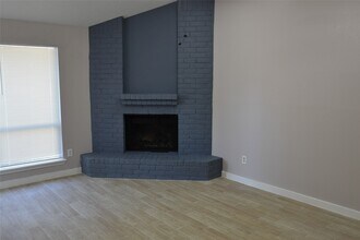 9130 Autumn Harvest Dr in Houston, TX - Foto de edificio - Building Photo