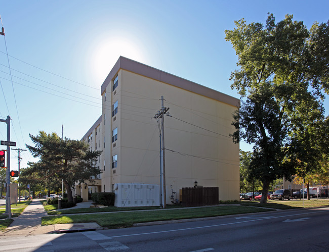 Vermont Towers in Lawrence, KS - Building Photo - Building Photo