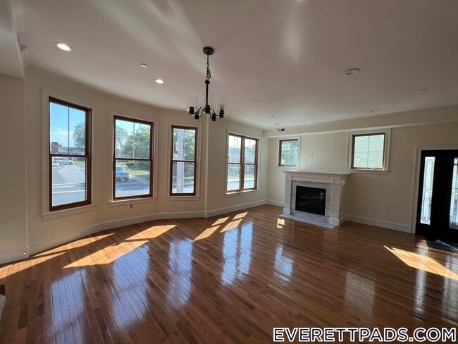 74 Union St, Unit 1 in Everett, MA - Building Photo - Building Photo