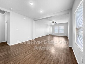 13541 Lily Ln in Saint Hedwig, TX - Building Photo - Building Photo