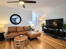 102 Broadway, 1C in Newport, RI - Building Photo