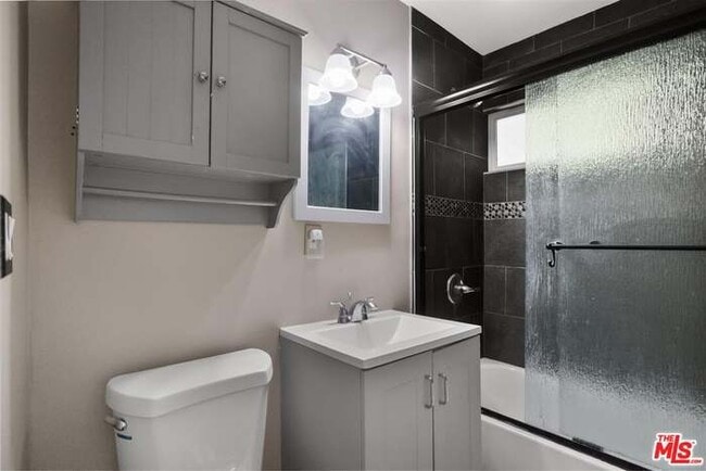213 S Ventura Pl in Fullerton, CA - Building Photo - Building Photo