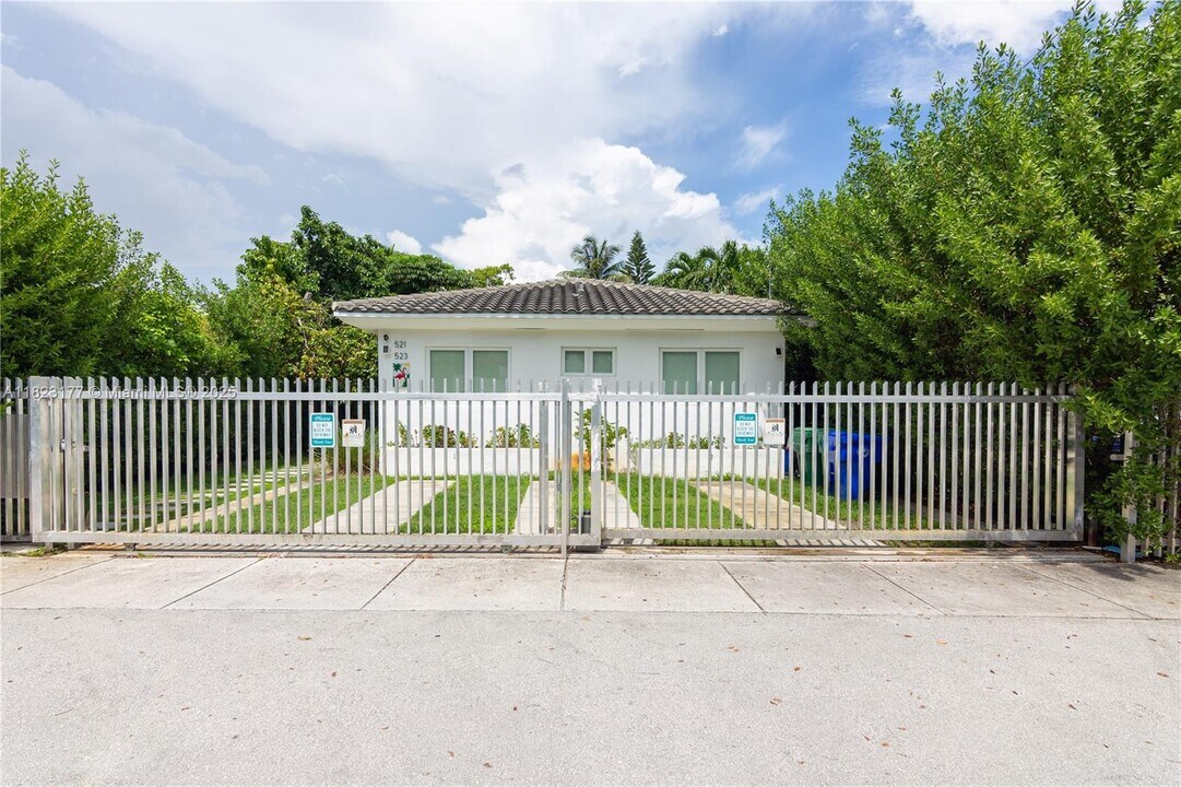 521 NE 68th St in Miami, FL - Foto de edificio