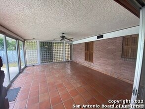 2713 W Mistletoe Ave in San Antonio, TX - Building Photo - Building Photo
