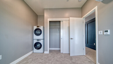 2275 Springfield Dr, Unit 202 in Chico, CA - Foto de edificio - Building Photo