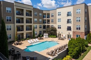 Piazza on West Pine in St. Louis, MO - Building Photo