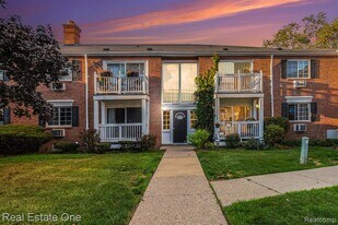 2420 Parmenter Blvd in Royal Oak, MI - Building Photo