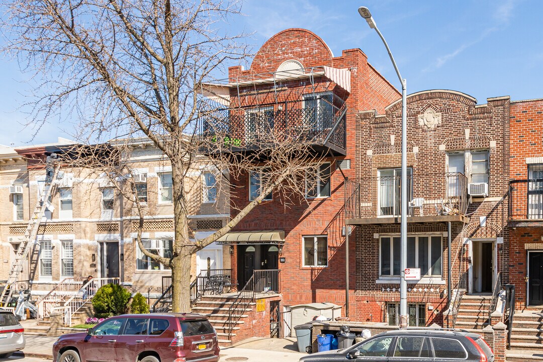 553 Dahill Rd in Brooklyn, NY - Foto de edificio