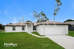 840 Puccini Ave S in Lehigh Acres, FL - Building Photo