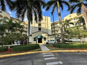 10700 NW 66th St in Doral, FL - Foto de edificio - Building Photo
