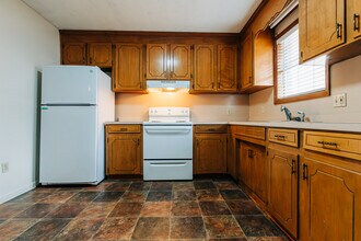 1202 Douglas MacArthur St, Unit Sampson Place Apartments in Orangeburg, SC - Building Photo - Building Photo