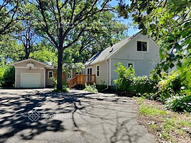 property at 8501 Goodhue St NE