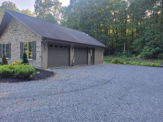 15615 Mountain Green Rd in Willow Hill, PA - Building Photo - Building Photo