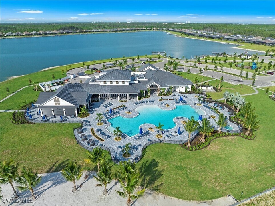 17211 Blue Sapphire Dr in Ft. Myers, FL - Building Photo