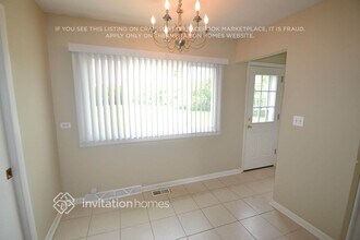 325 Glendale Ln in Hoffman Estates, IL - Building Photo - Building Photo