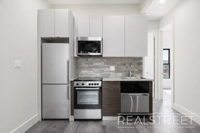Modern 1 Bed w Dishwasher/Laundry/Garden in Brooklyn, NY - Building Photo
