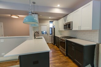 926 W Oakdale Ave-Unit -926-3S in Chicago, IL - Building Photo - Building Photo