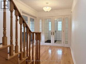 1759 Sherwood Forrest Cir in Mississauga, ON - Building Photo - Building Photo