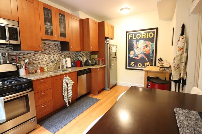 30 Addington Rd, Unit 3 in Brookline, MA - Foto de edificio - Building Photo