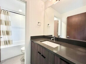 4310 26th Ave SW in Seattle, WA - Foto de edificio - Building Photo