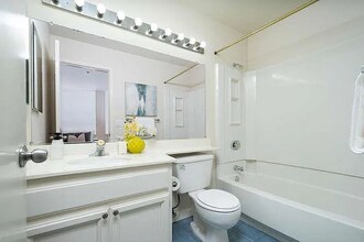 565 Shoal Cir in Redwood City, CA - Building Photo - Building Photo