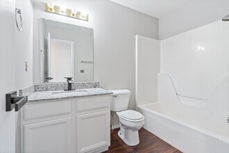 950 W Eagle St in Fayetteville, AR - Building Photo - Building Photo