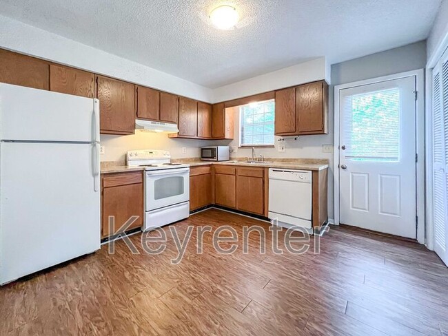 7304 Old Clinton Pike in Knoxville, TN - Building Photo - Building Photo