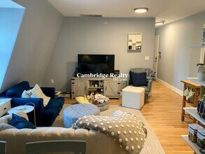 97 Munroe St, Unit 3T in Somerville, MA - Building Photo - Building Photo