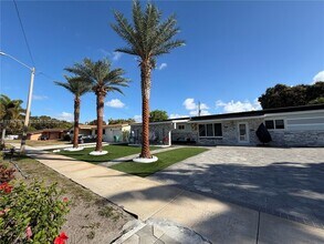 2250 NW 22nd Ct in Miami Gardens, FL - Building Photo - Building Photo