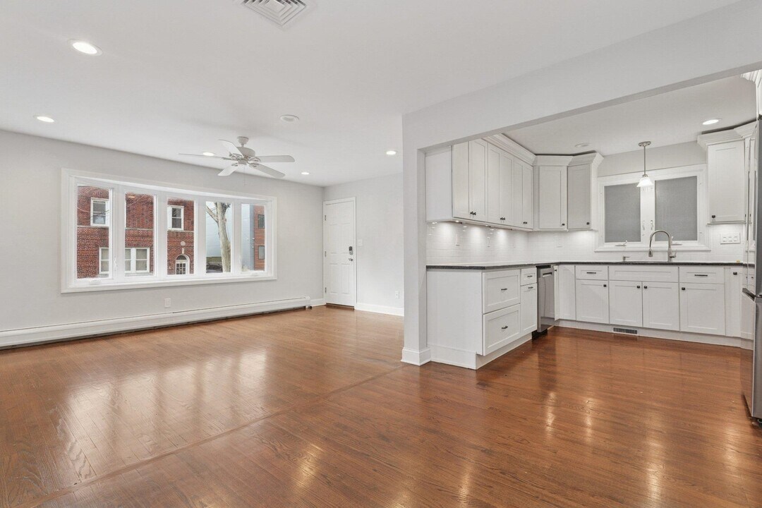 22 Fox Pl in Jersey City, NJ - Building Photo