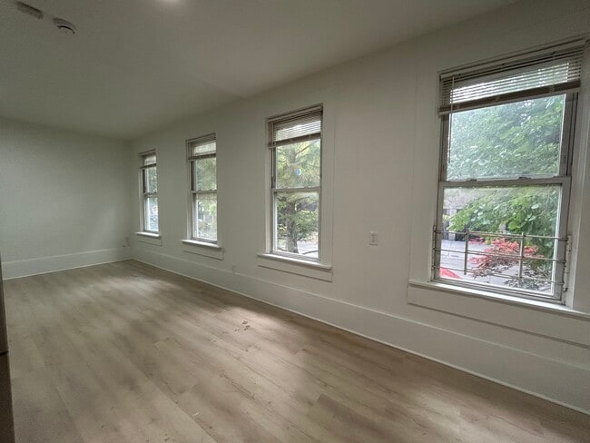 2301 N Leavitt St, Unit 1RR in Chicago, IL - Building Photo - Building Photo