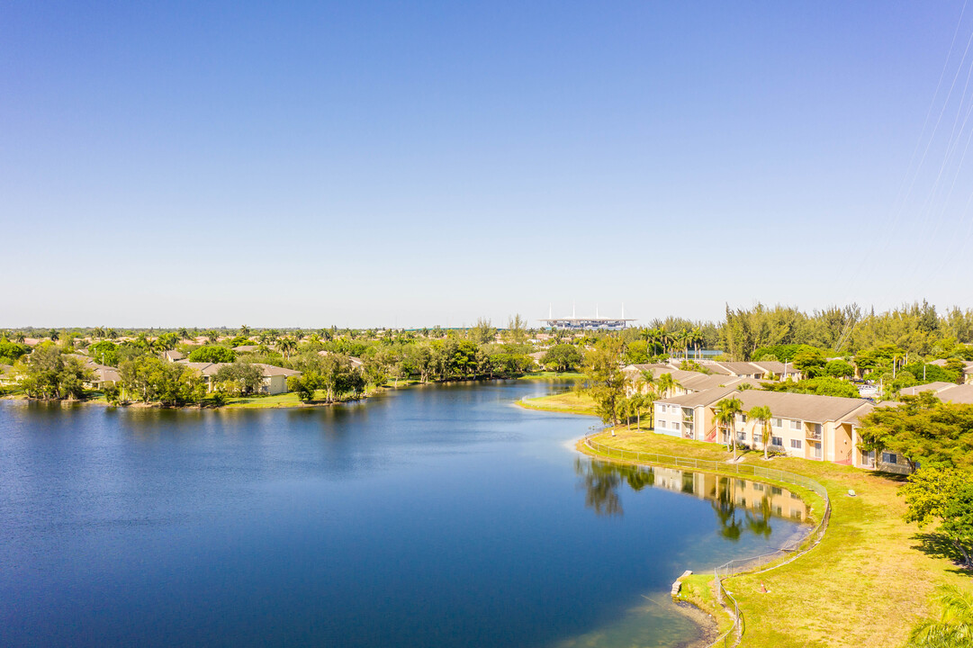 Walden Pond Villas - No Availability in Miami Gardens, FL - Foto de edificio